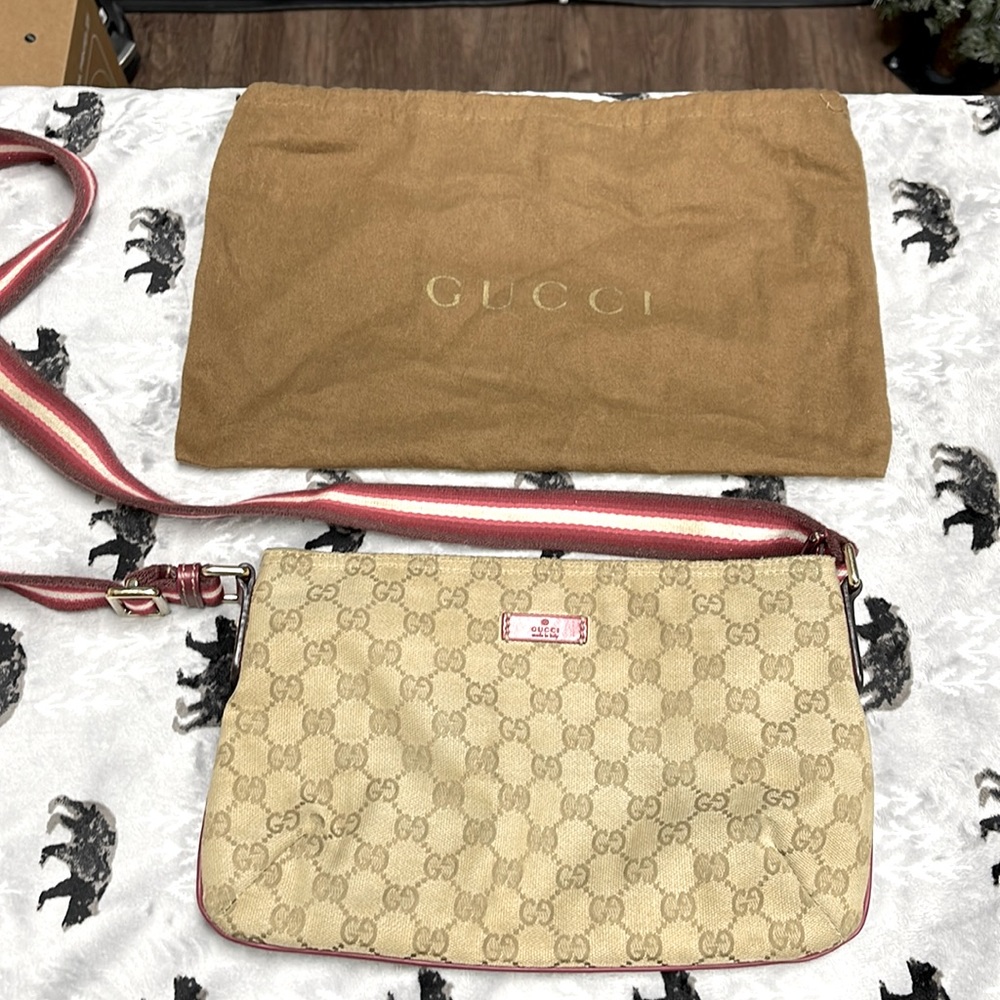 Gucci messenger bag